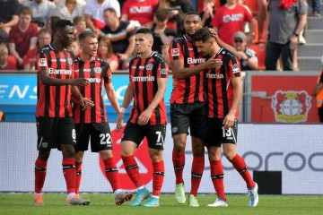 奥格斯堡主场死磕勒沃库森，11分差距下的逆袭与攻坚