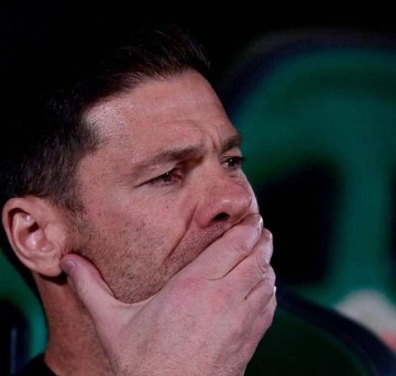 西甲三轮仅获3分,皇马困境重重:阿隆索面临执教危机,更衣室意见分歧严重