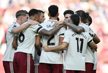 联赛杯狂欢夜!曼城阿森纳切尔西携手晋级,利物浦热刺爆冷被淘汰