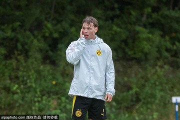 德甲球队多特蒙德备战新赛季
德甲球队多特蒙德备战新赛季