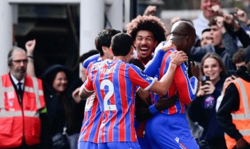 补时绝杀!主场球迷狂欢,英超领头羊倒下,遭遇赛季首败